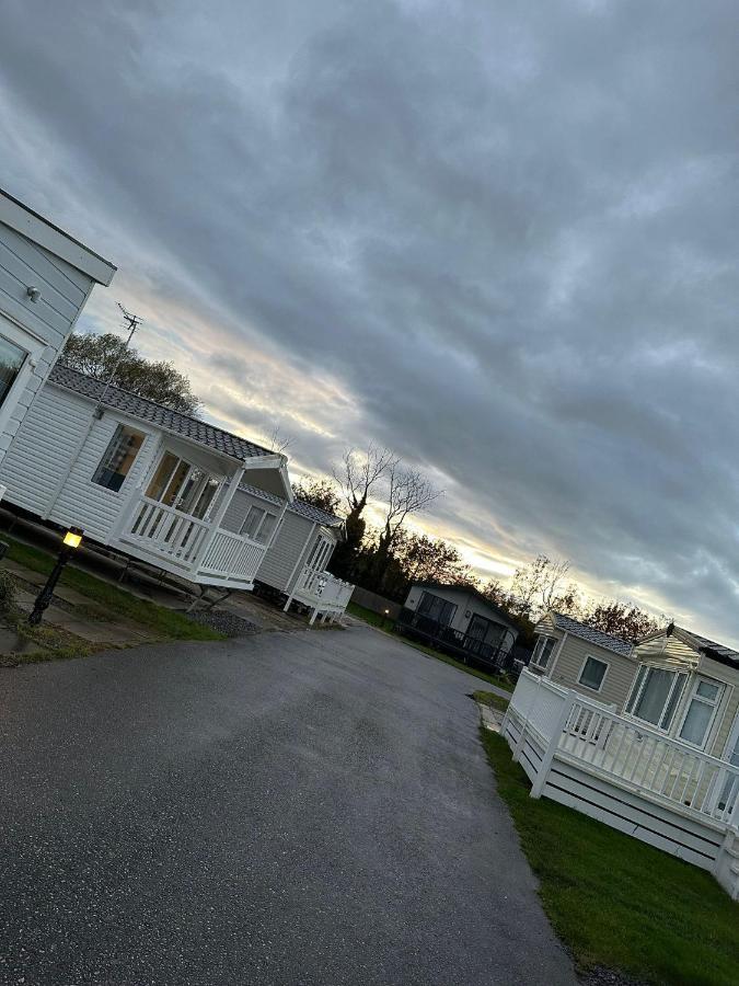 Luxurious 6 Berth Swift Bordeaux On Lyons Robin Hood Rhyl Villa Meliden Exterior photo